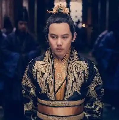 胡先煦,他是一位00后,看起来是不是眼熟?