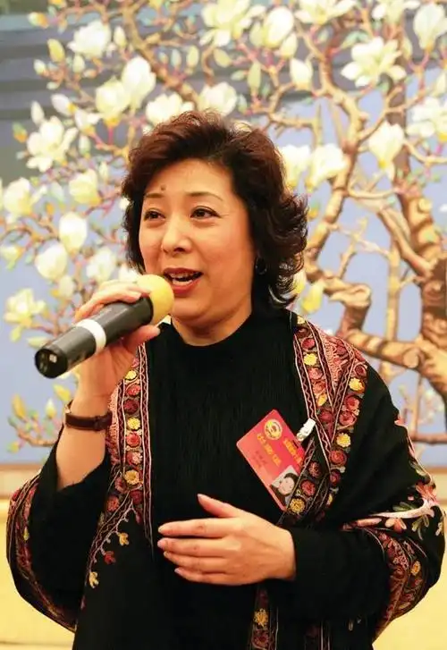 关牧村,女,满族,籍贯辽宁沈阳,1953年11月6日出生河南新乡,1984年,入