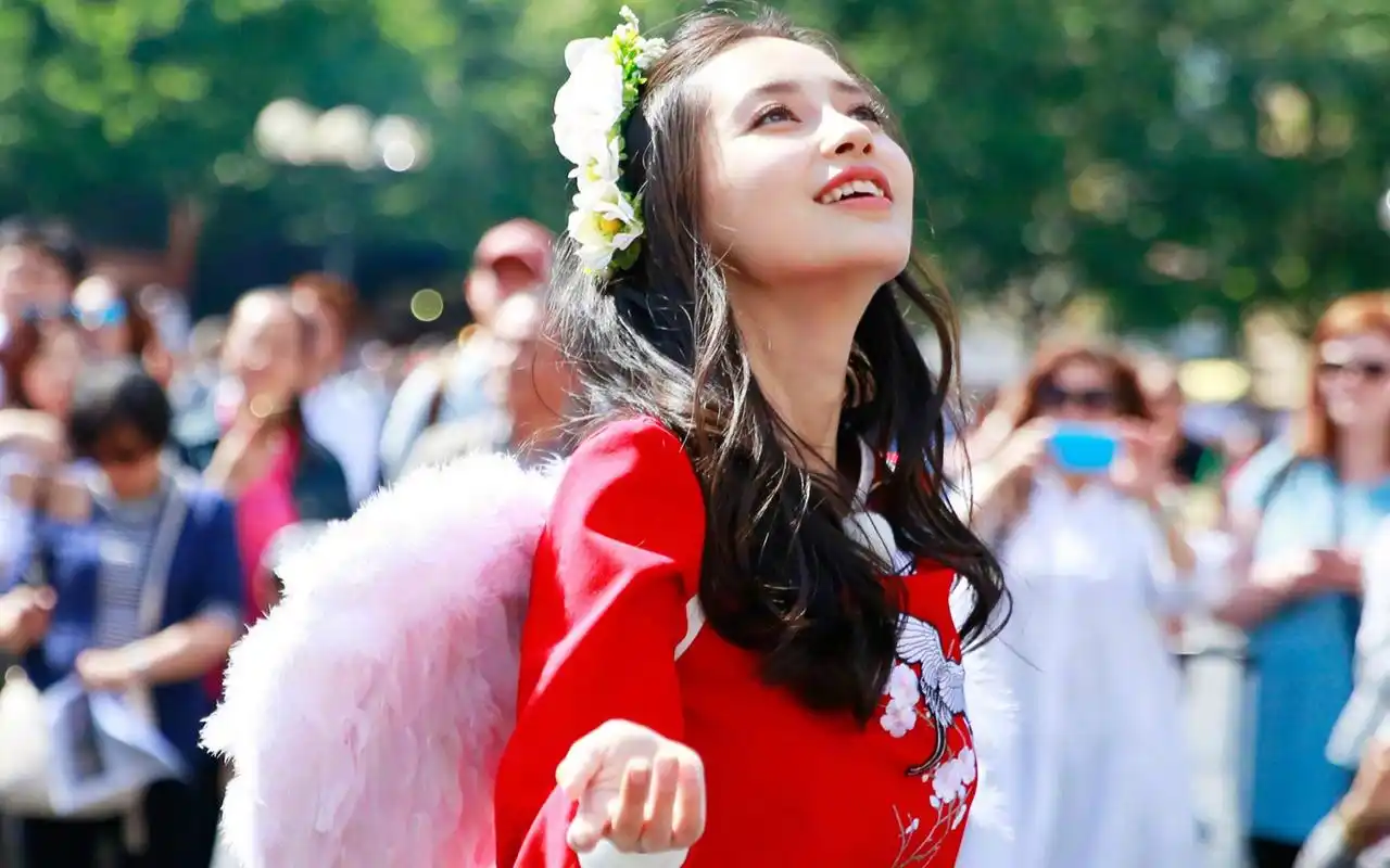 angelababy杨颖《奔跑吧》高清桌面壁纸