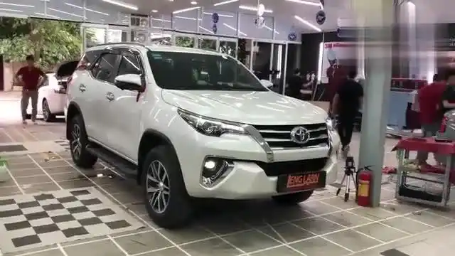 2020款丰田奔跑者实车展示,坐进车