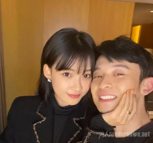 董子健老婆孙怡,李荣浩老婆杨丞琳都是同一天生日,两位好老公都成功