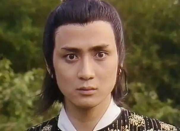 正是这份独特的气质,使得他饰演的段誉角色显得温文尔雅且内敛深沉.