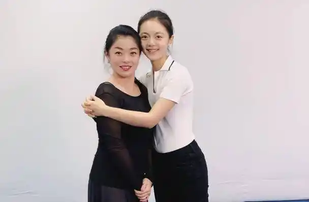 赵今麦旧照翻红素颜难掩惊艳网友感叹不愧是星圈学霸