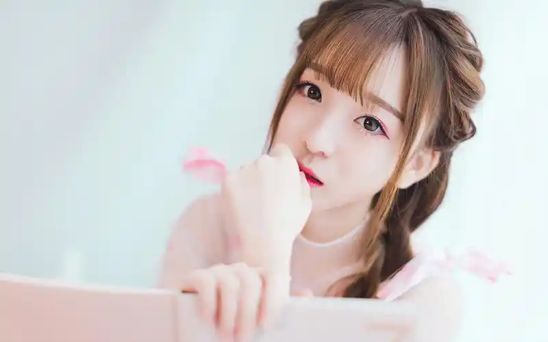 可爱萝莉美少女粉嫩养眼写真电脑壁纸-美女壁纸-壁纸下载-美桌网