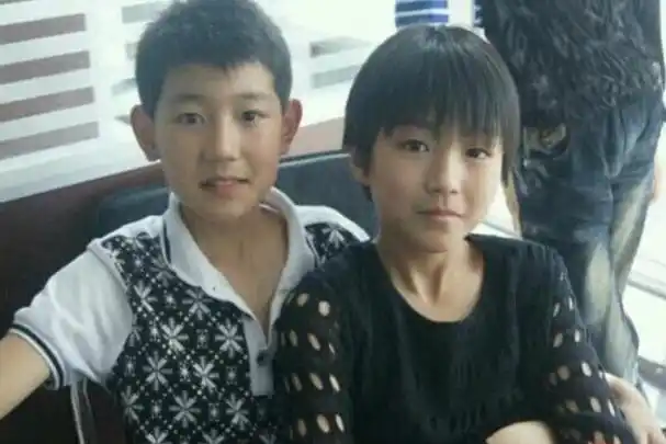 让他们两个翻唱歌曲并发到网络上传播的用意,正是时代峰峻的老板李飞