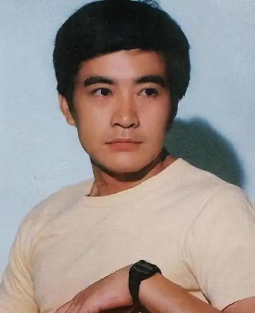 回顾著名演员周里京28年不敢忘记亡妻余生只想呵护女儿和后妻