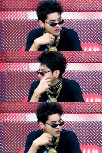 吴亦凡 kris 男头 壁纸 明星制作人 综艺男神 美男帅哥 | 中国有嘻哈