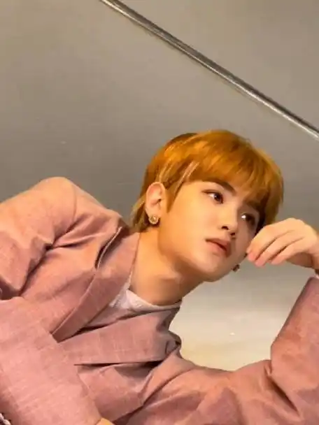 黄明昊金发小王子