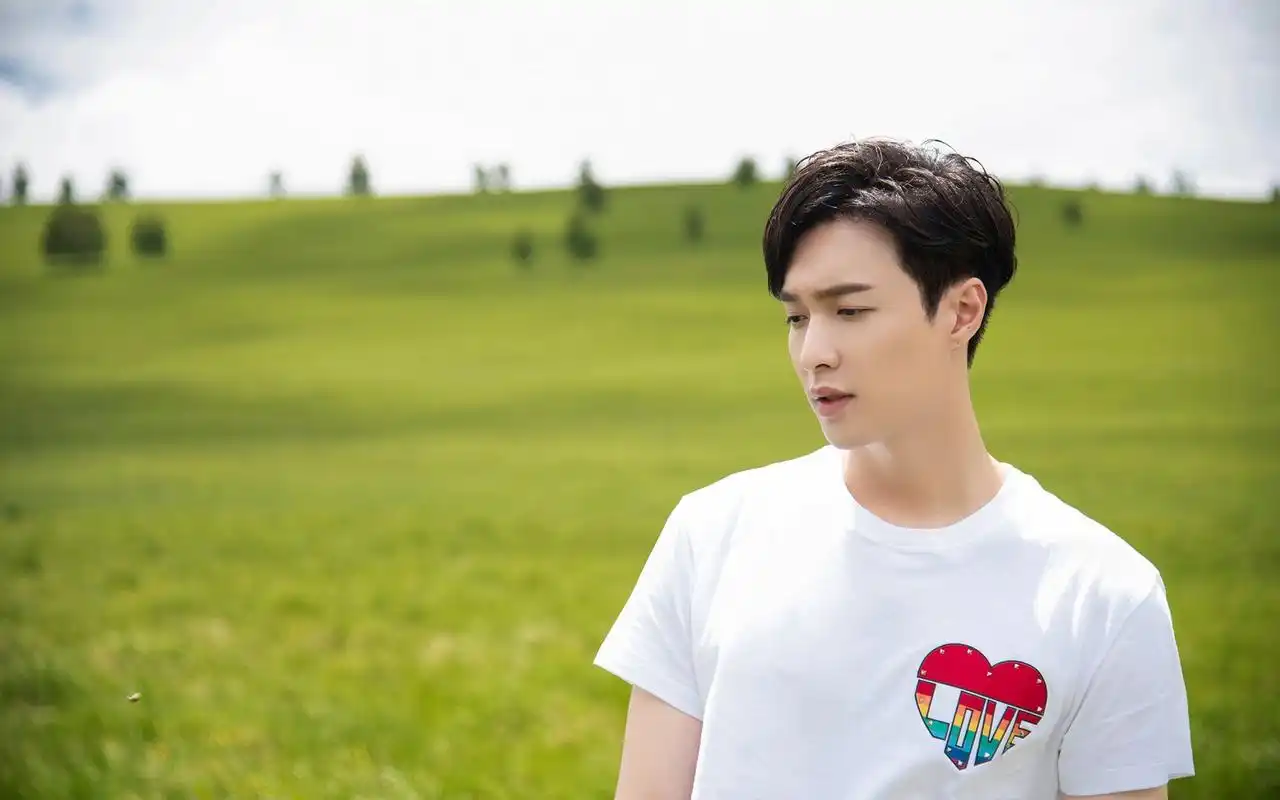 桌面壁纸 电脑桌面壁纸 美女壁纸 高清壁纸大全下载 桌面背景图片