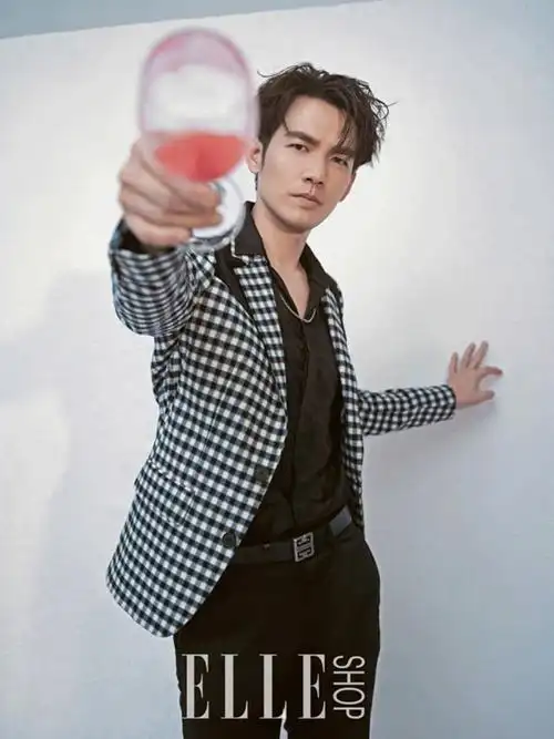 钟汉良最新杂志写真欣赏挑战不同造型与风格千面小哇颜值逆天