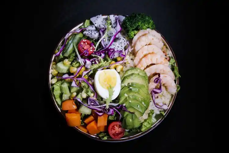 鲜虾牛油果沙拉(276kca)