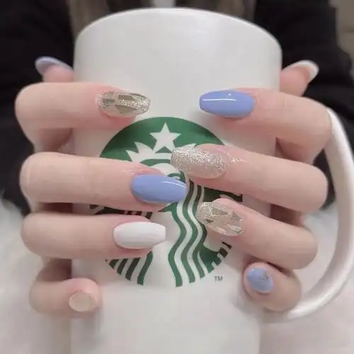 钻跳色椭圆型美甲图片