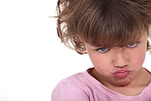 生气,小女孩
