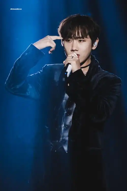 2 闪光舞台看看腹肌?@汪苏泷