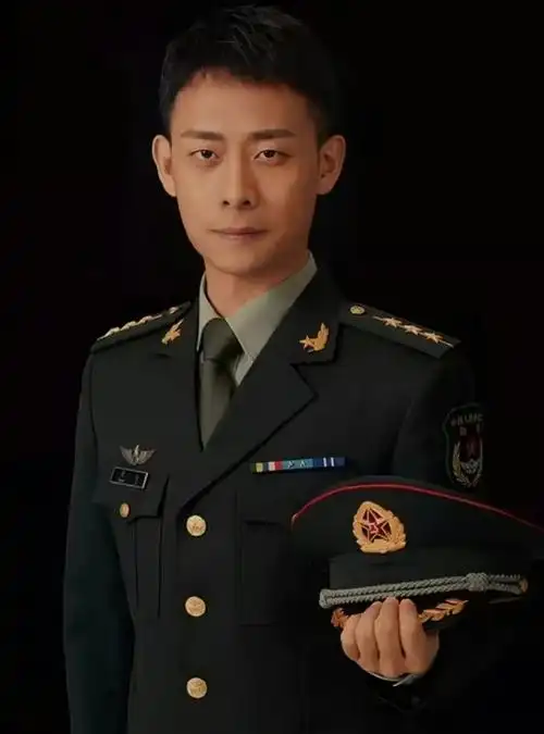 内娱男明星的军装照#内娱最帅男明星军装照,你更喜欢谁