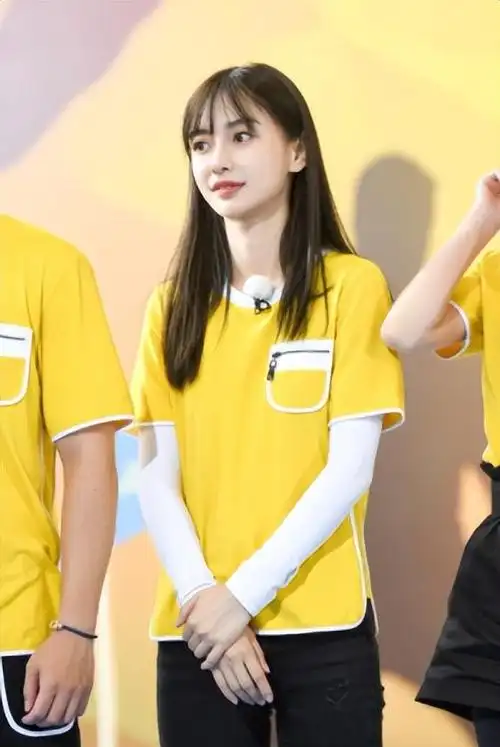 长时间的不同框引起了广大网友的关注,他们纷纷猜测,黄晓明与杨颖的