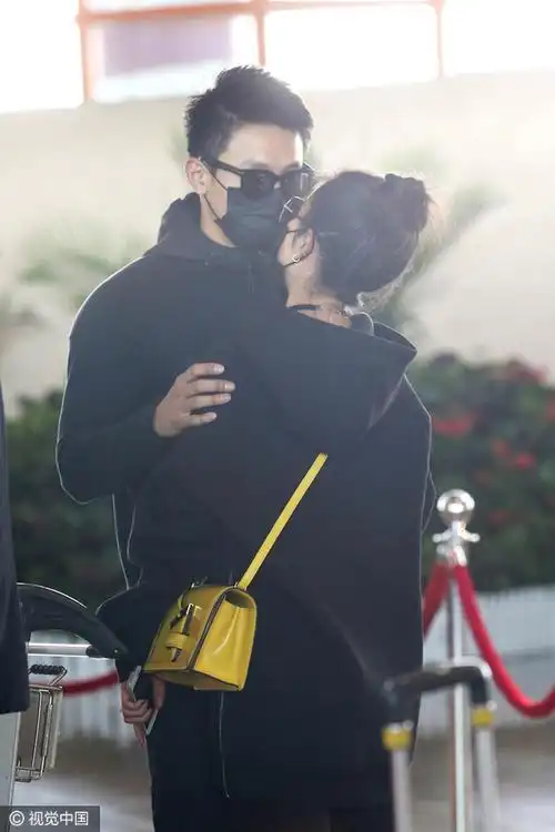 李冰冰潮装现身 与男友变"连体婴"狂秀恩爱_新浪图片