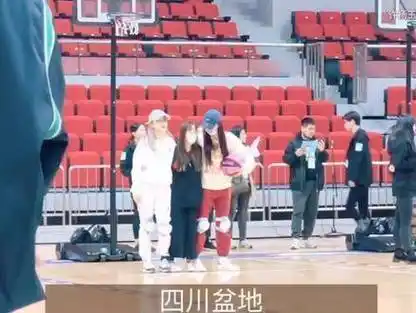 snh48吴哲晗塞纳河我时刻告诉自己 这是少女偶像 给我开心了