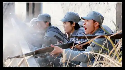 "刘星"张一山穿军装上瘾 诠释刚毅军人风骨(组图)