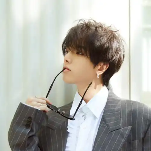 [打call][打call][打call]转发@华晨宇y. 来自飒飒钦点小跟班 - 微博