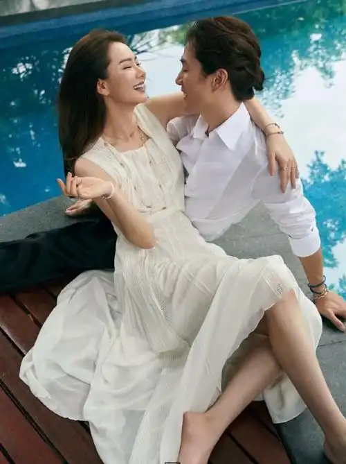 戚薇李承铉夫妻合拍摩登大片,戚薇火辣身材成亮点,网友:好养眼