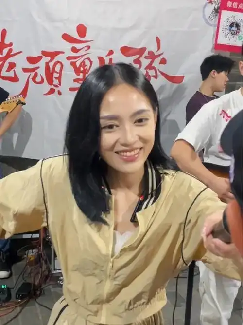 上个热门吧,久违的感觉#韩小九 #演出现场视频 #音乐现场