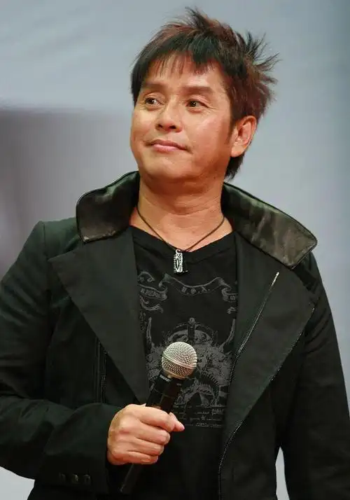 谭咏麟妻子丁克15年跟小22岁粉丝生娃用10亿家产换儿回家