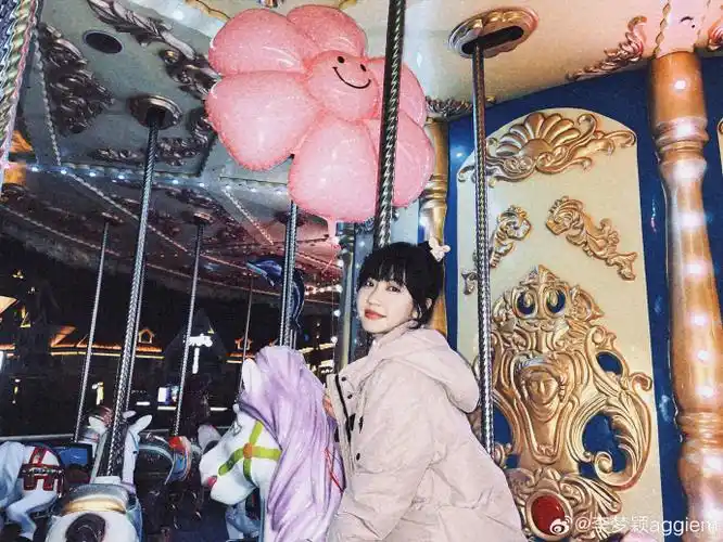 吕小雨rain还是咱们仨美女贴贴比较岁月静好@杨译凯_小可咱俩合照太少