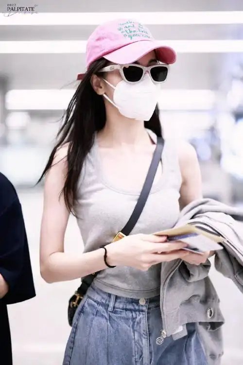 迪丽热巴的机场穿搭##迪丽热巴上海出发