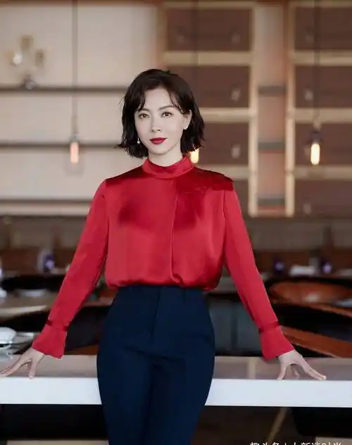 学一学陈数怎么穿,43岁依旧时髦优雅_西装_方面_时期