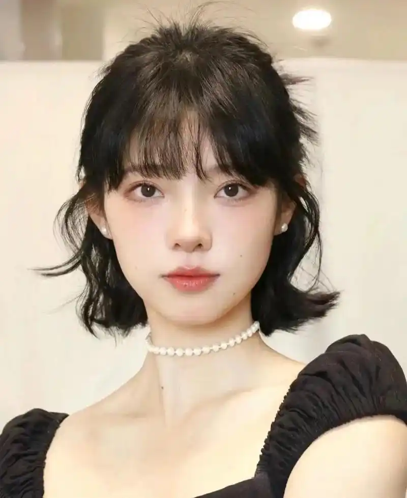 短发半丸子头很飒.#抖音热门 气飘飘的长发固然美,但清爽气质 - 抖音