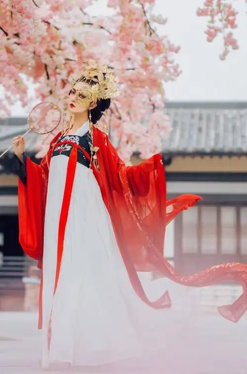 传统汉服《半面妆》:美美的盛唐风,美女只露半张脸也美艳至极!