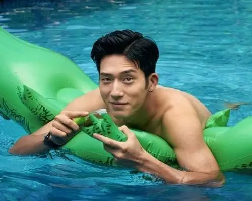 井柏然犬系吴亦凡猫系 动物系发型你是哪种