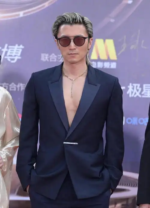 谢霆锋西装暴徒