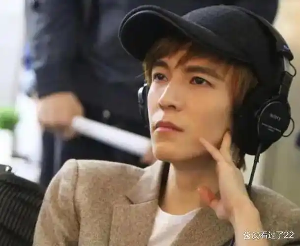 发展势头远超同期的张翰,魏晨等人.然而,枪打出头鸟,朱梓骁也不例外.