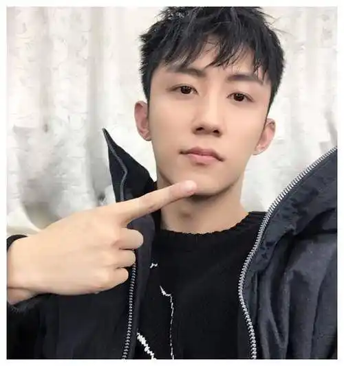 网曝:迪丽热巴黄景瑜同游日本,小心把"瓜"炒糊了_网友_丑闻_爱情