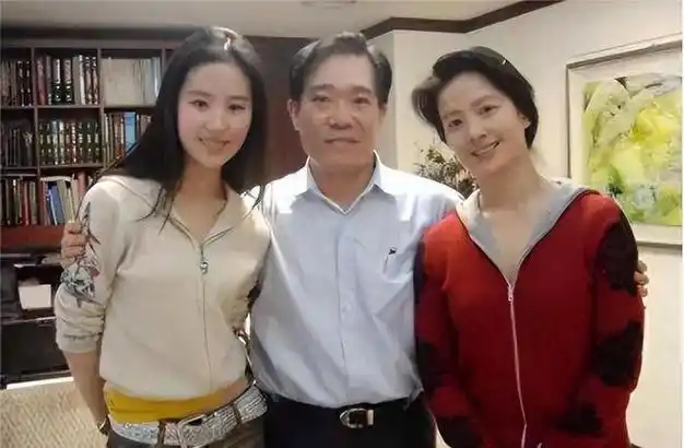 这一次离开陈金飞杨采钰把她的尴尬展现得淋漓尽致