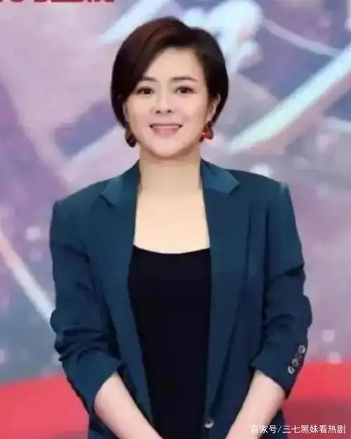 程雷意外提前退休,前女友陈辰为其指路,妻子王萌萌却想复出养家