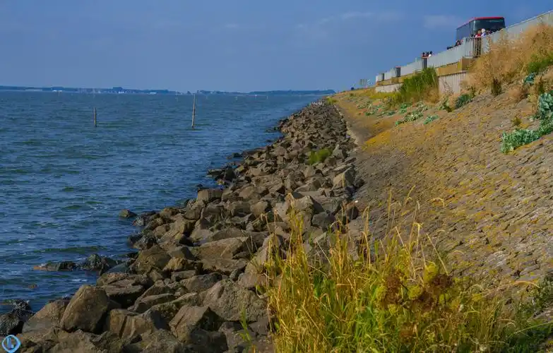 精卫填海,荷兰人造了一座世界上最长的防洪堤坝