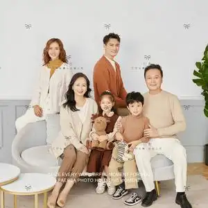 2022年影楼拍摄服装全家福亲子主题摄影一家六口毛衣便装家庭拍照