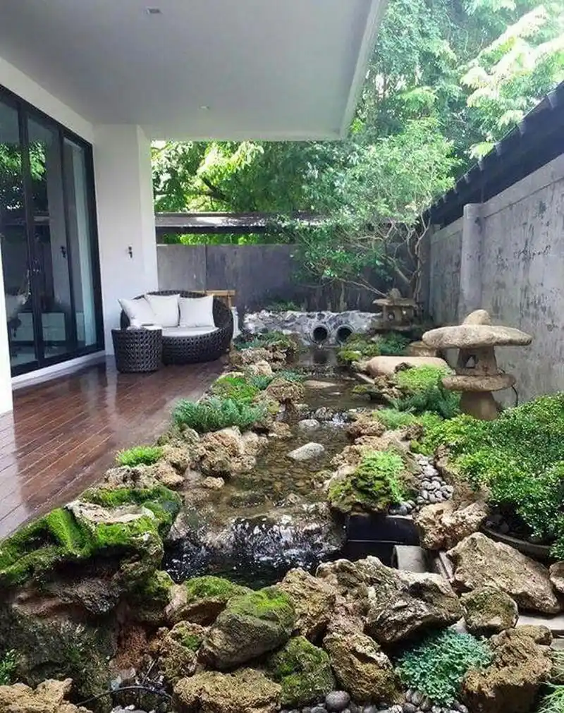 喜欢自然水景的朋友,我建议大家兴建跌水小溪流庭院. 2.