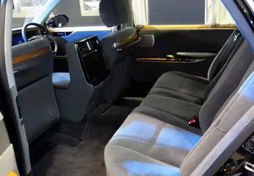 对比老款车型来看,新款丰田世纪的外观以及内饰均没有太大变化,整体