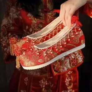 中式秀禾服婚鞋子新娘结婚鞋女古风红色汉服鞋布鞋内增高绣花鞋