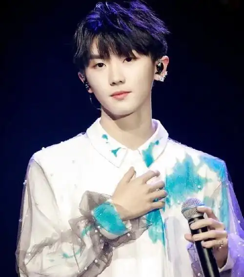 马嘉祺 感知浪漫#在耳饰这一块我们小马@时代少年团队长-马嘉祺