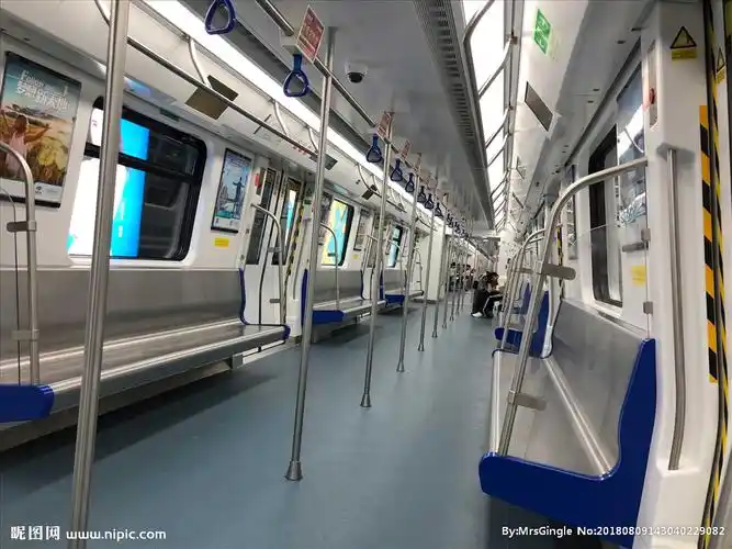 地铁内部图片