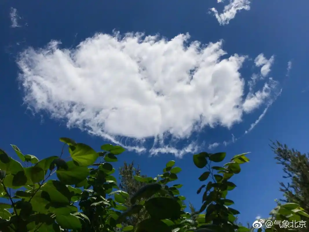 天蓝蓝云朵更上镜哦
