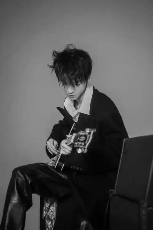 王俊凯黑白影像大片##王俊凯侧颜杀