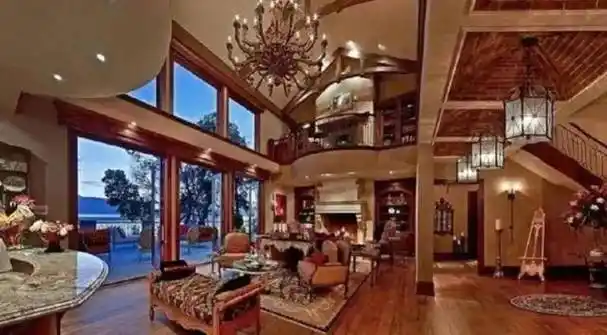 李湘与王诗龄 奢华生活背后的艺术追求 贫穷限制了我们的想象_豪宅