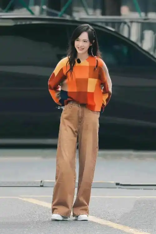 唐嫣毛衣加阔腿裤穿搭