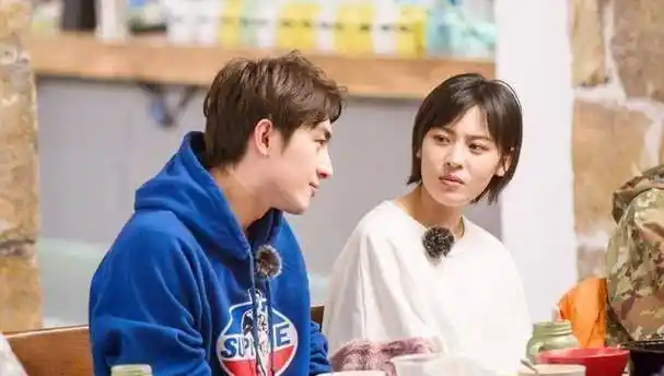 赵丽颖十年好闺蜜,演过新还珠,芳华,老公是《最好的我们》导演_周放